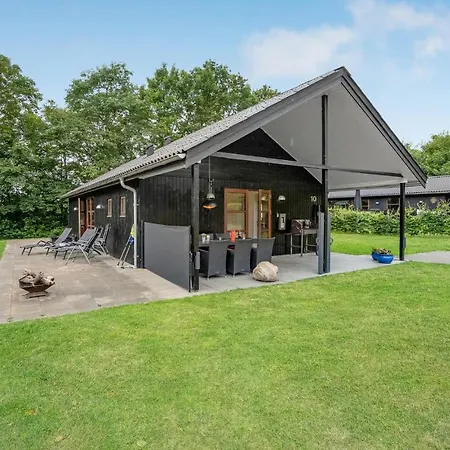 Holiday home Cozy In Haderslev With Kitchen